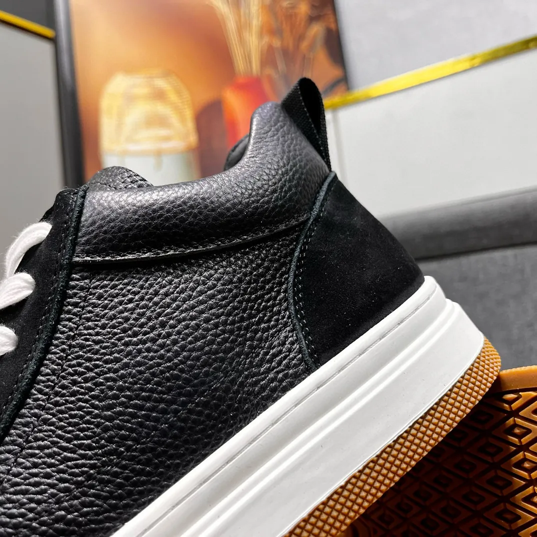 Factory price: 460💰LV's new casual high-top men's shoes👉 👉 Fashionable and versatile, 💞 Simple and elegant style, 🔊 The fabric is made of imported cowhide, ☑️breathable mesh lining, original wear-resistant rubber outsole, exclusive new style, taken in kind, five colors available, code number: 38-44, (45 can be customized)